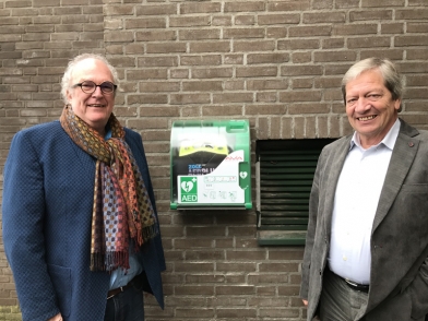 Machinefabriek Vos en van Es architecten plaatsen AED